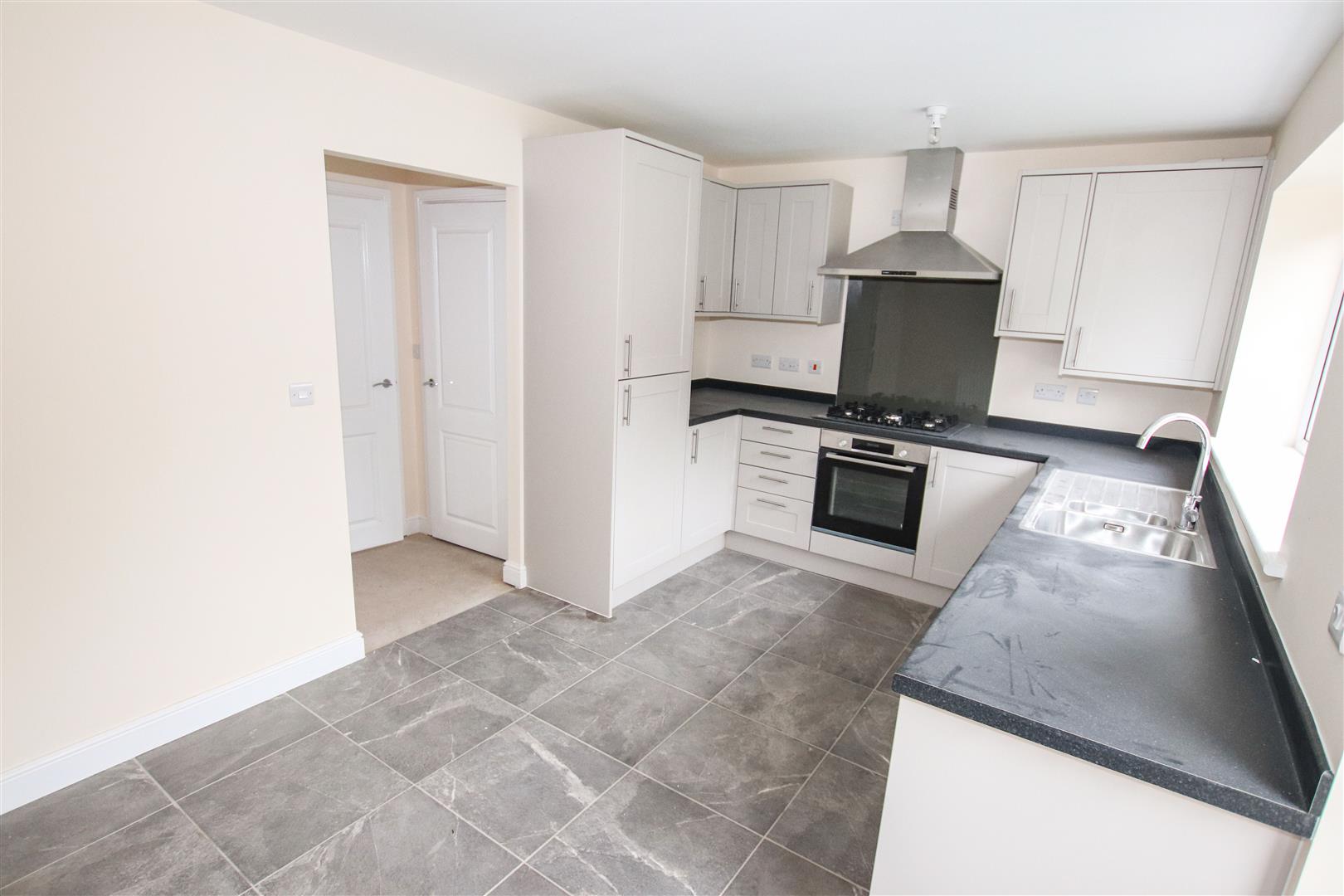 LUXURY FITTED KITCHEN